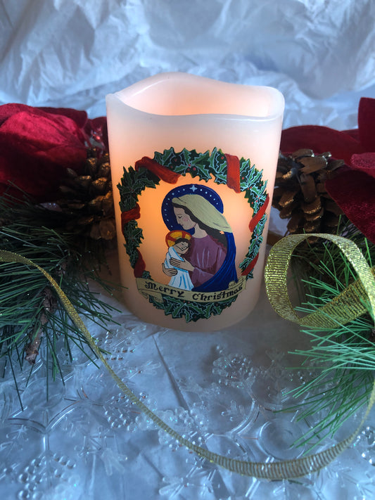 Holly Wreath Christmas Candle (Electric)